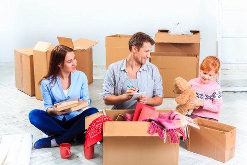 Local moving team handling access challenges in Canonbury
