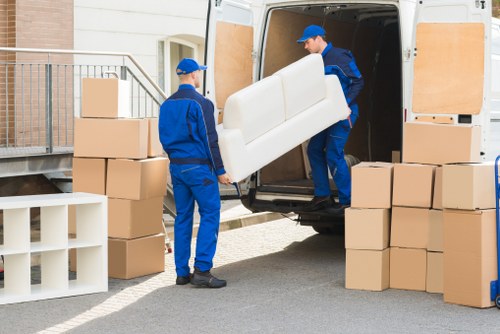 Moving van service for residential relocations in Canonbury