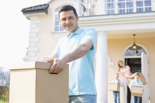 Residential and commercial moving truck service in Canonbury